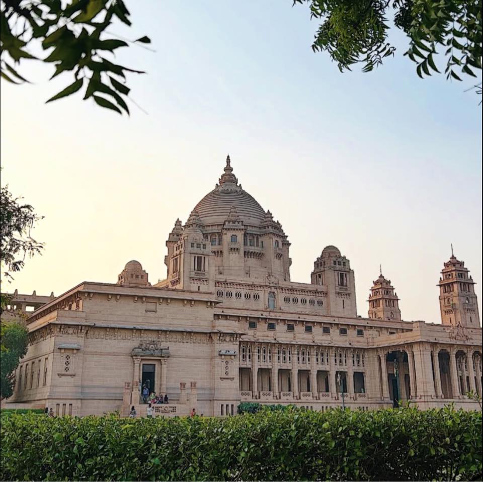 मंडोर गार्डन के स्मारकः यहाँ स्थित राजकीय छतरियों और म्यूजियम में भी ...