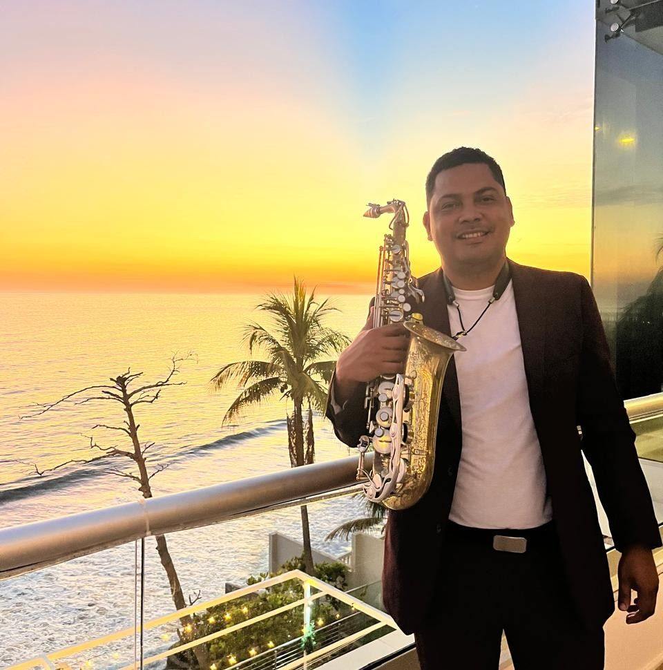 Saxofonista Caleb Ramirez sv | Santa Ana