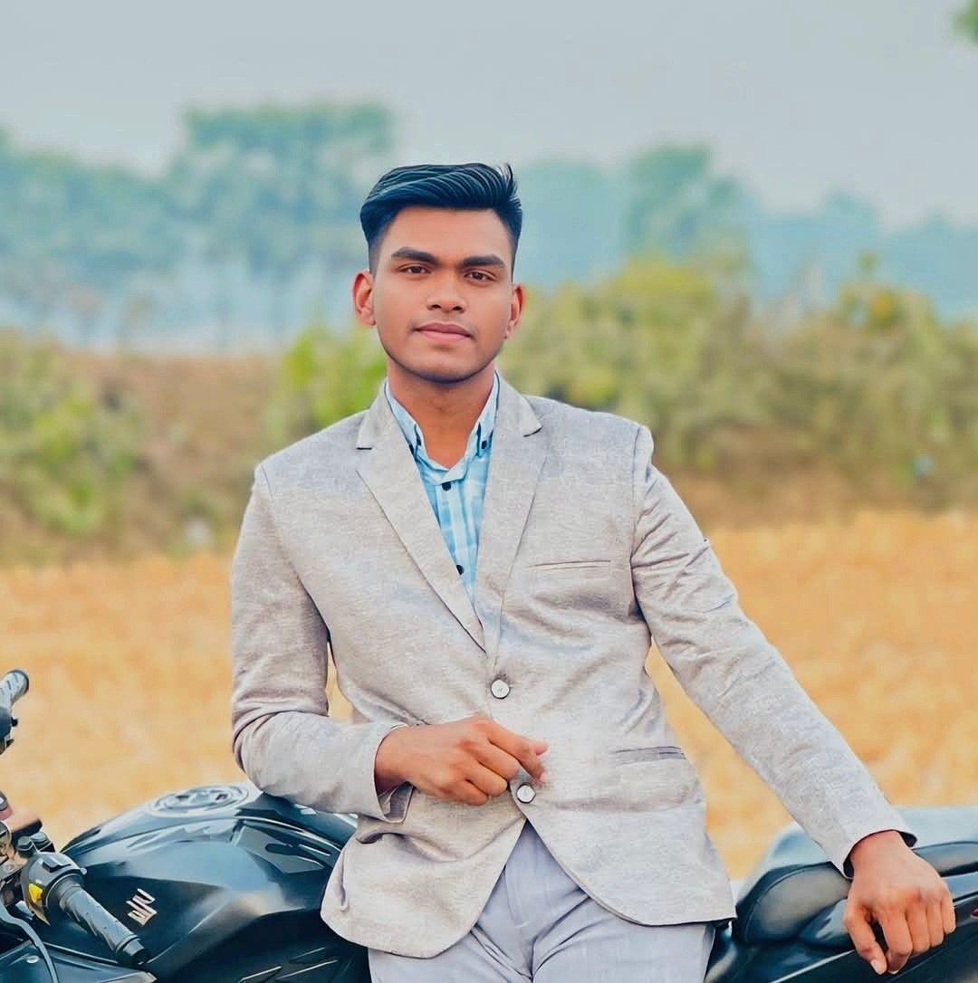 S R Shomrat