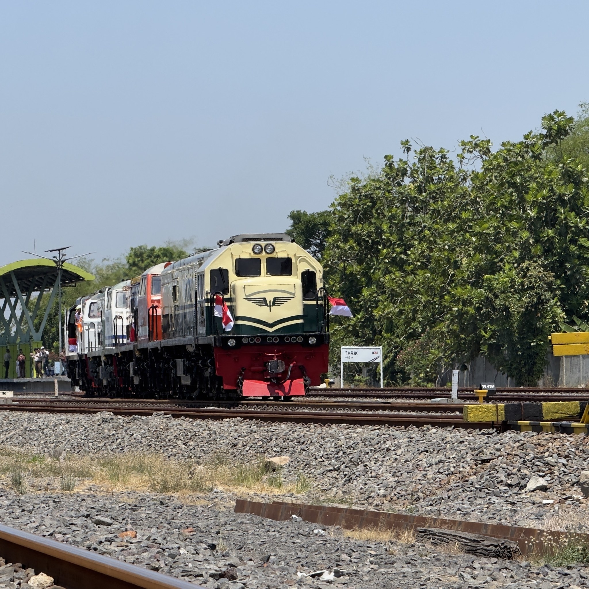 The Taksaka Executive train 🔥🔥🔥 #train #railway #railroad | Java ...