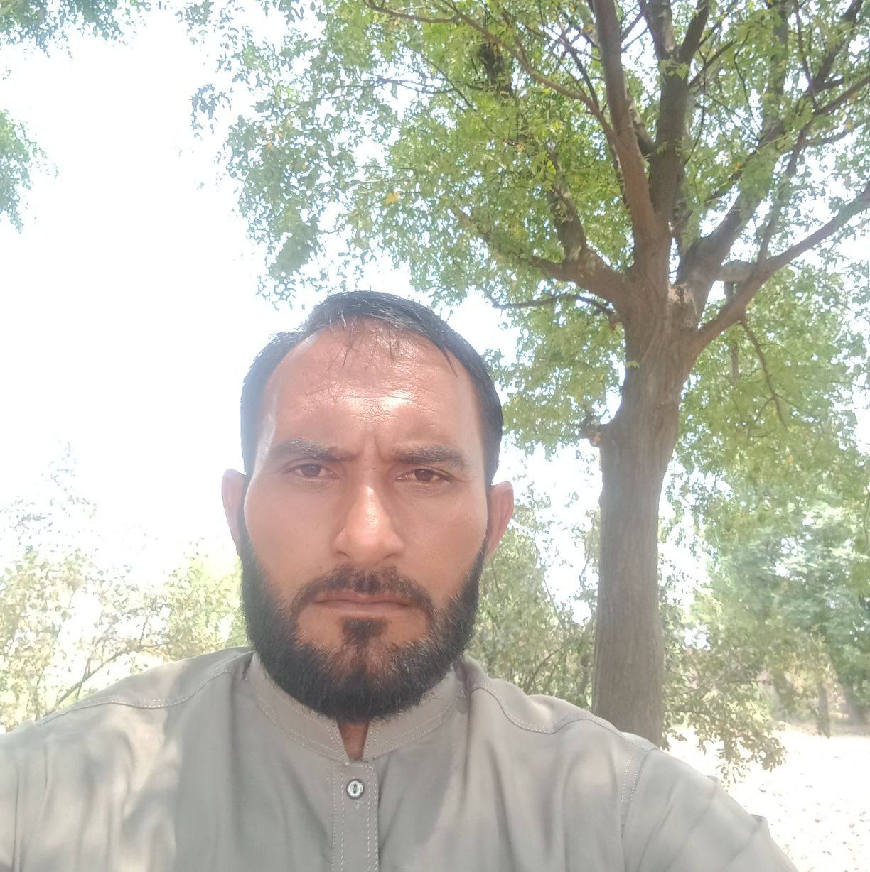 آرمي چيف ۽ اڳوڻي وزيراعظم عمران خان جي تصوير بابت پاڪستان تحريڪِ انصاف ...