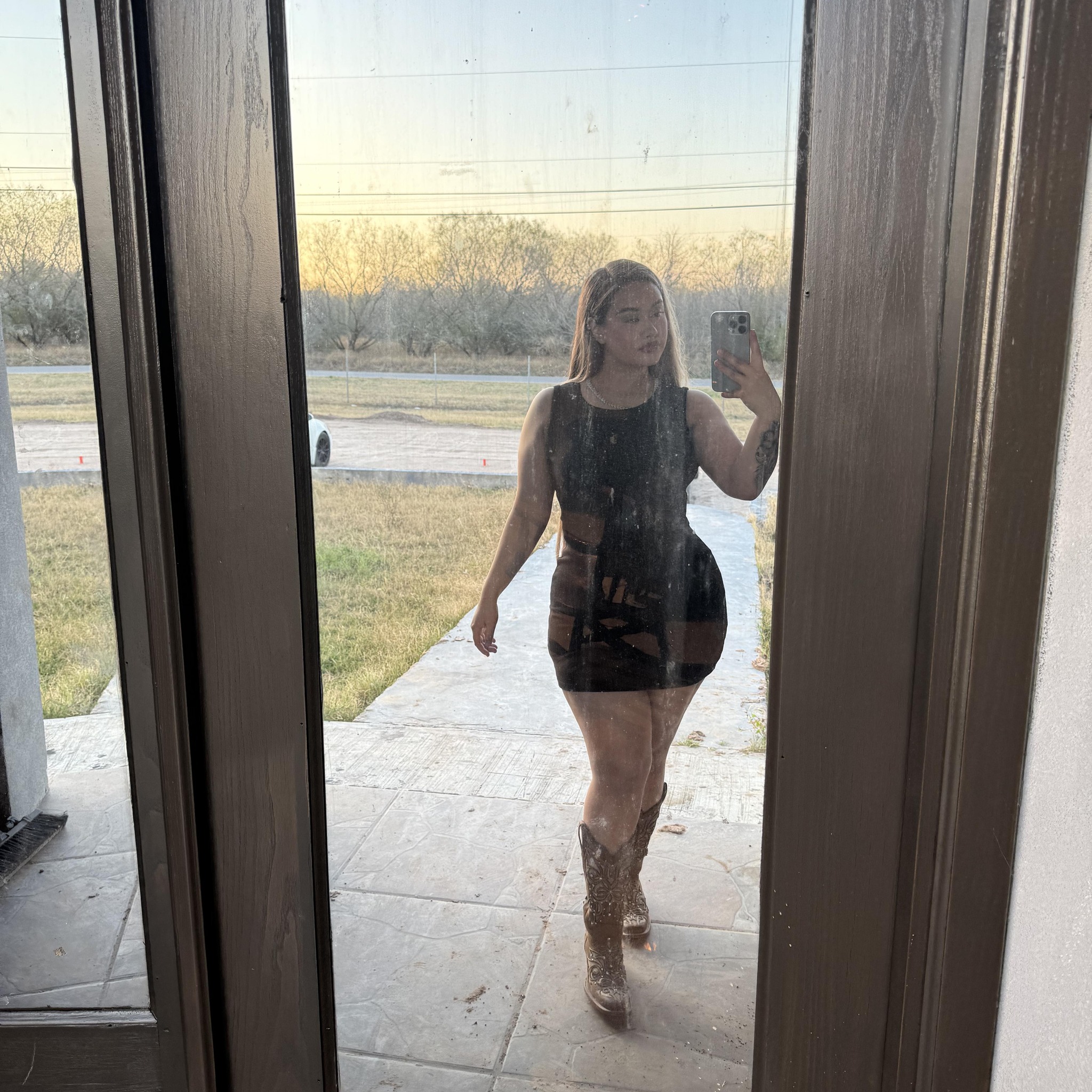 Nikki Skies