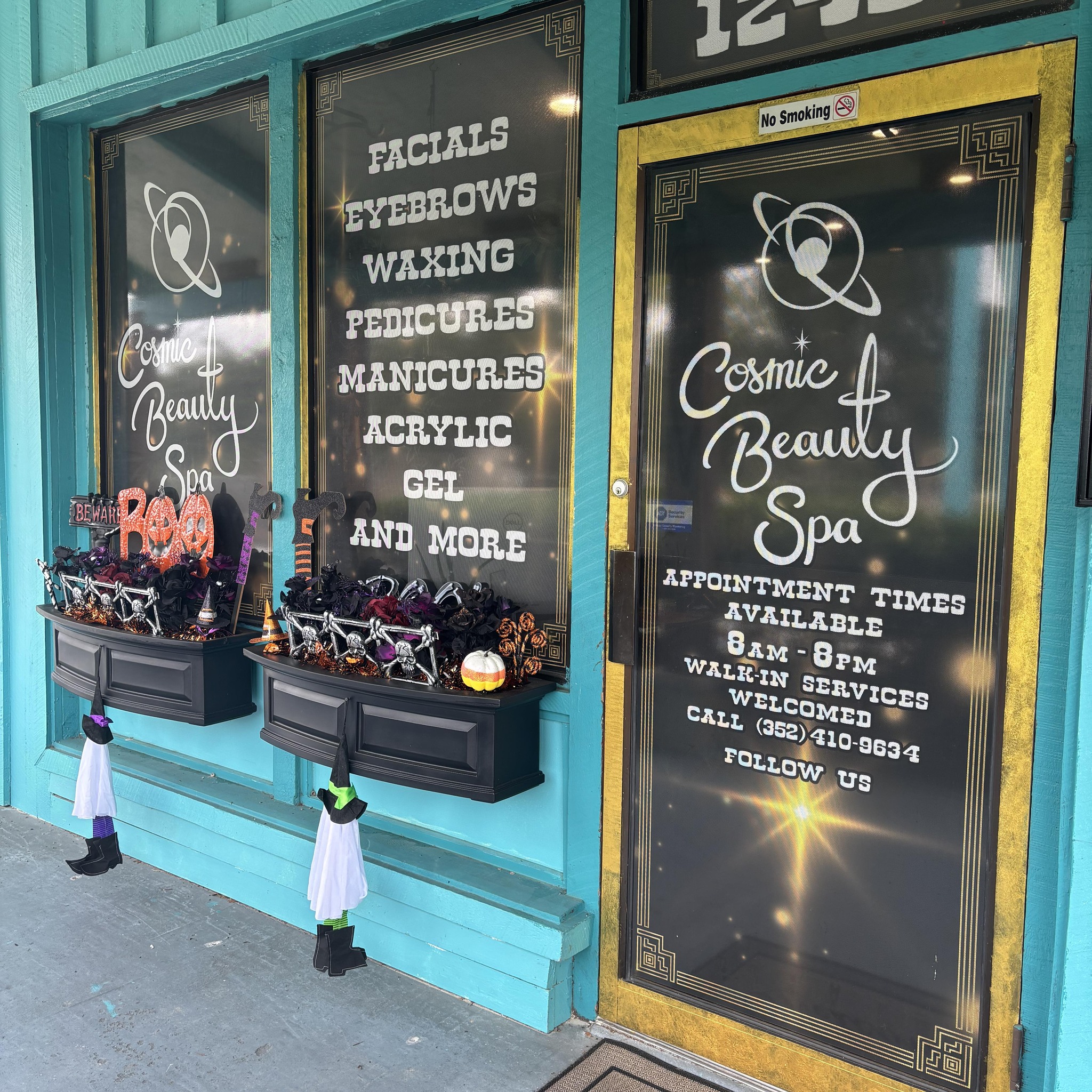 From classic gel manicures to cosmic acrylics with design and ...