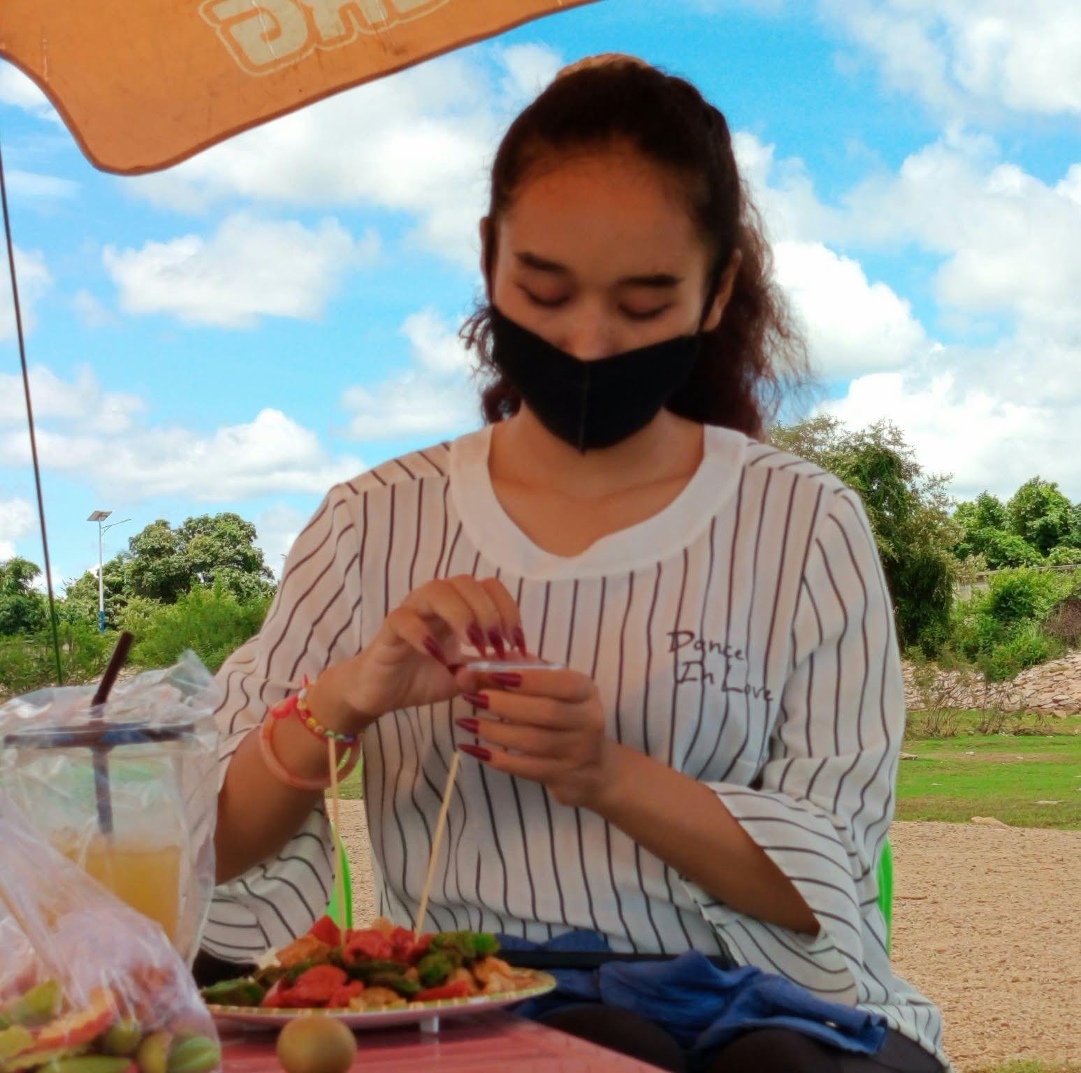 មនុស្សស្រី ឯការ