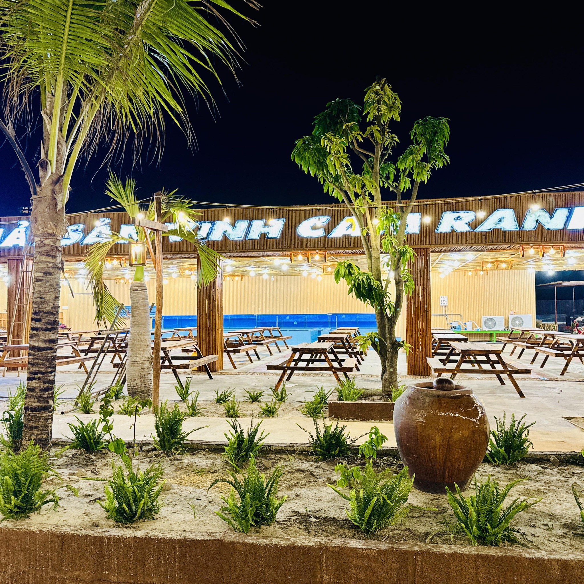 🦞 A lovely day at Cam Ranh Bay Seafood Restaurant K9! Guests handpick ...