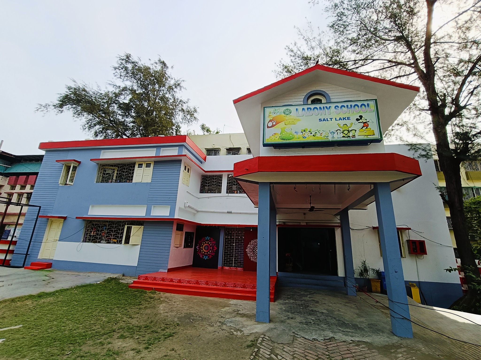 Labony School