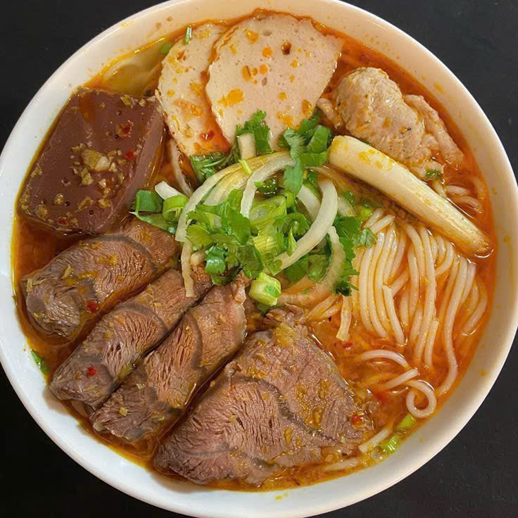 BÚN BÒ HUẾ - O Hương