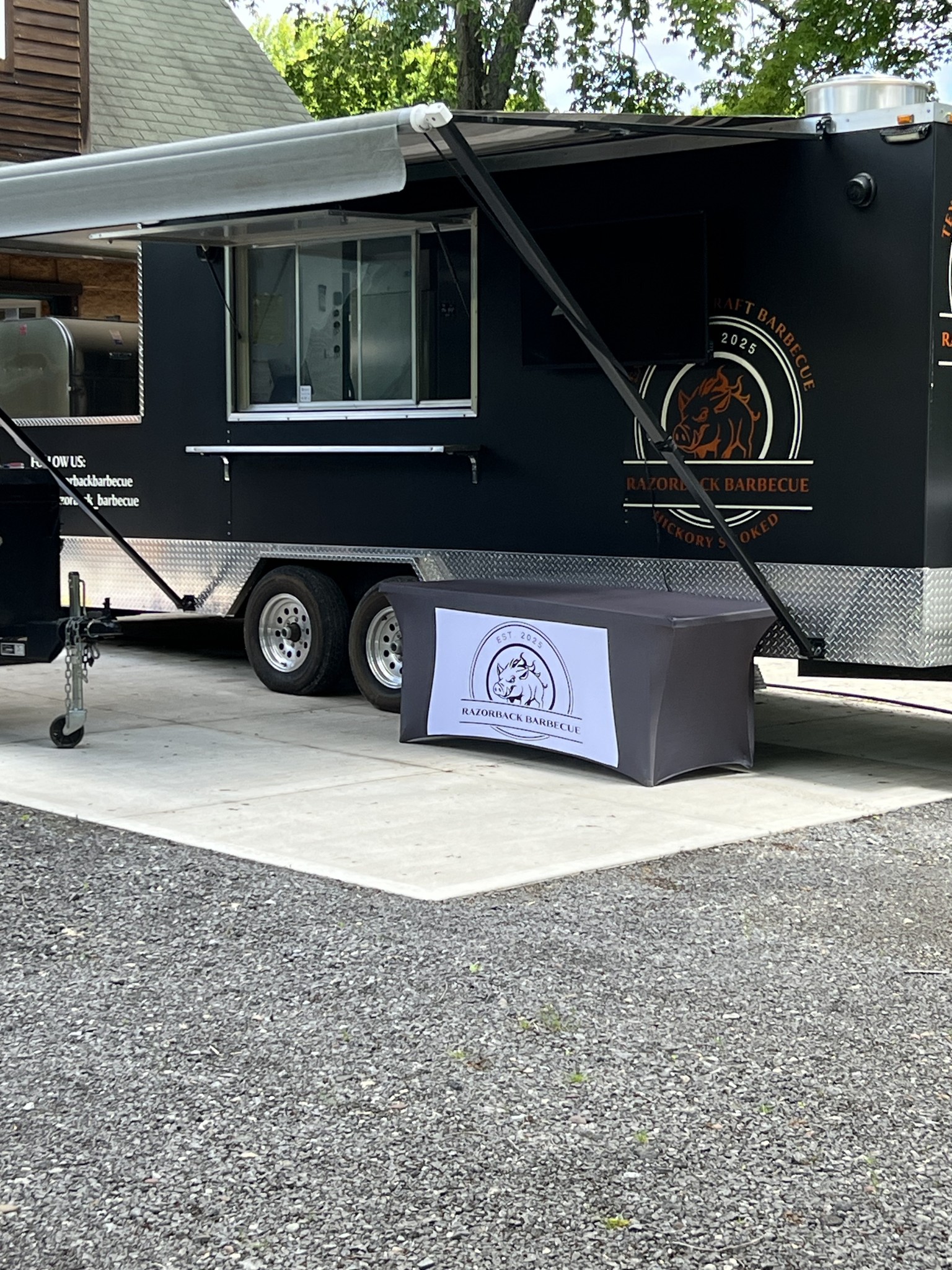 Razorback Barbecue | Clay NY