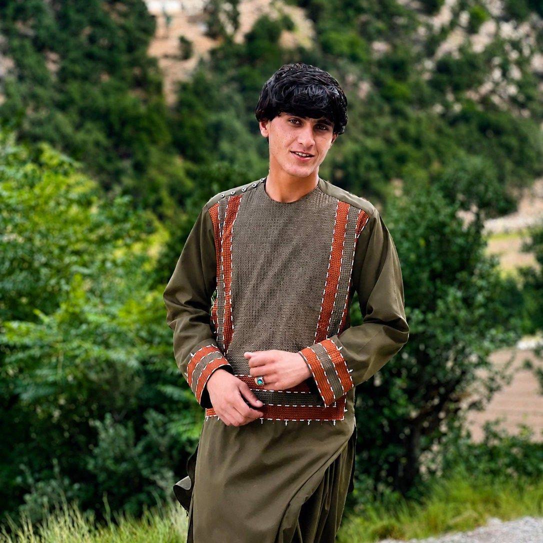 مکتـــب د علــم کـــور دی، رڼـــا پکــــې پیـــدا شـــي د پـــوهې ...