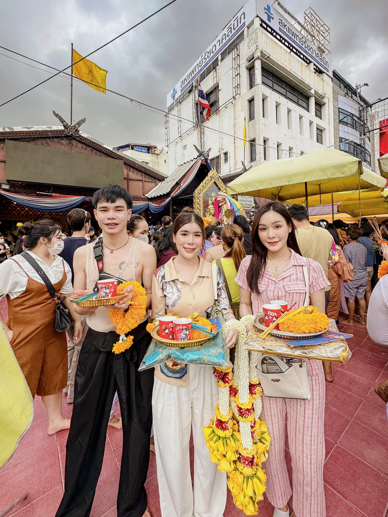 Nonae Panumas - ฝันถึง หนูรีบมาหา 🙏🏻💛 ไหว้เสร็จฝนตกทันที