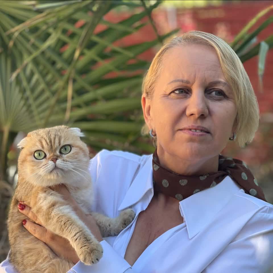 Riverside Cat | Komárom