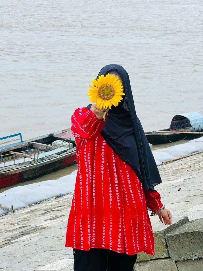 আমার আম্মার মোবাইলে কে যেন বার বার ফোন দিয়ে বিরক্ত করছে, তাই আমি এখন ...