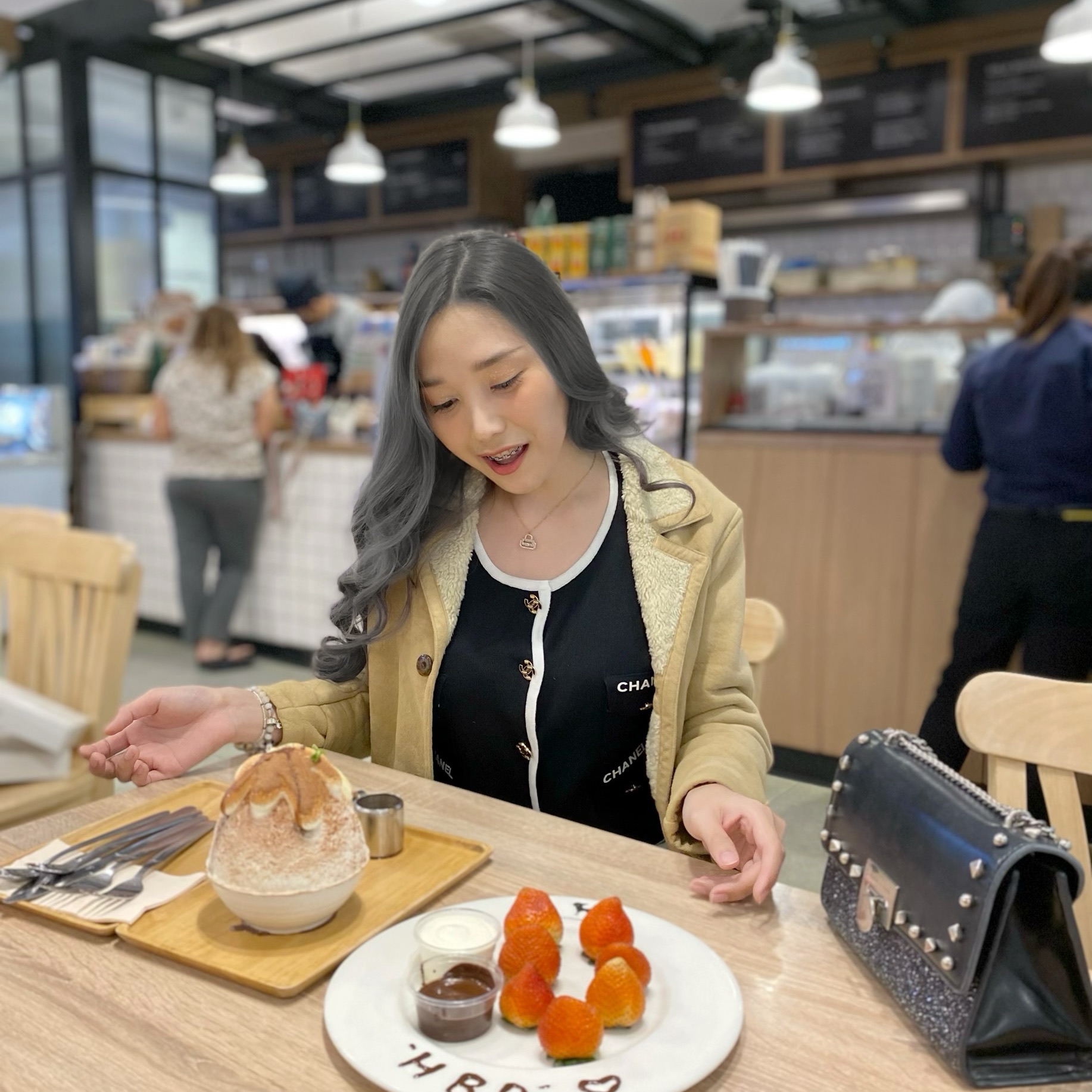 Hello welcome | Thinnakorn Kankrathok