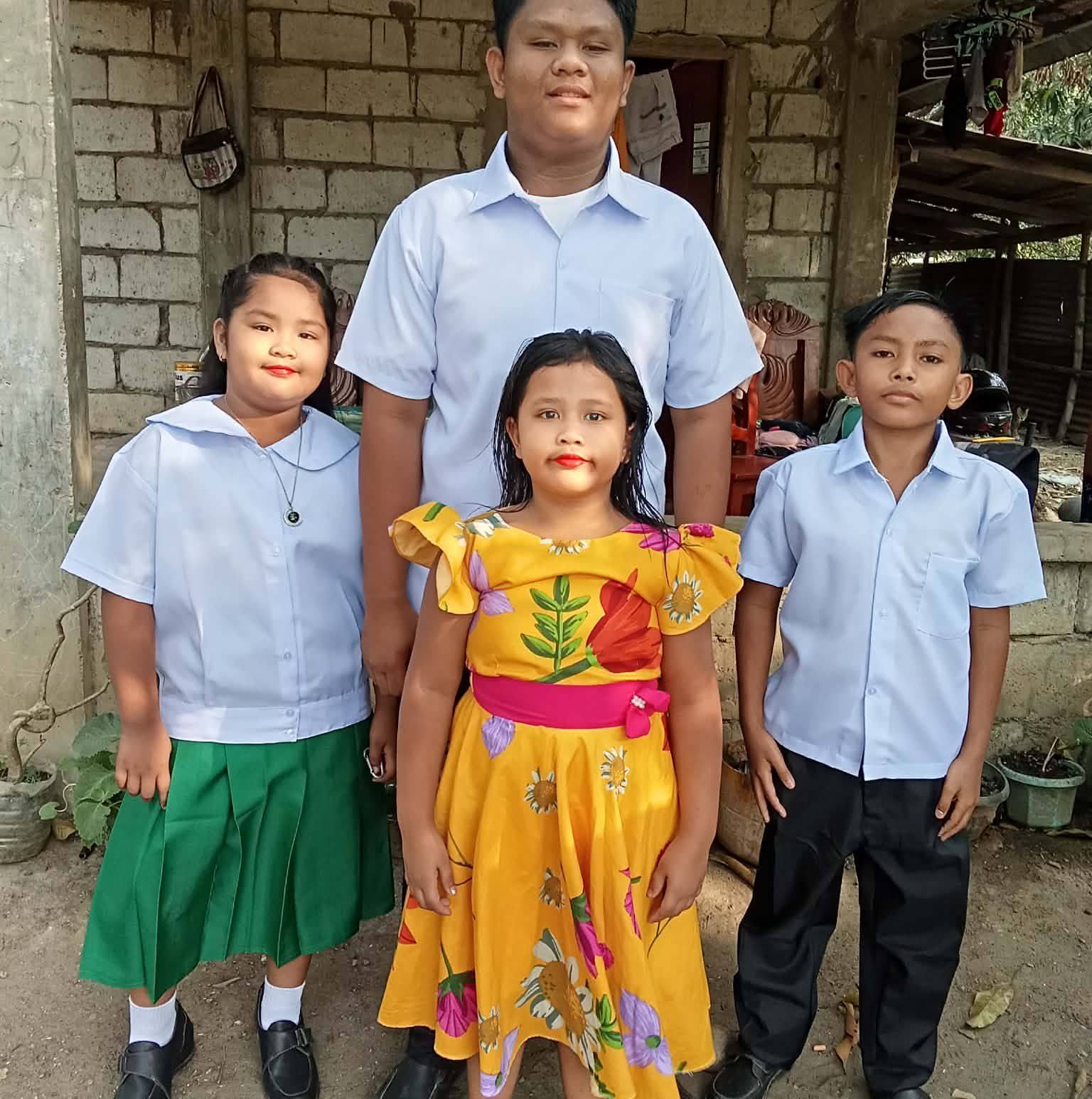 Napangiti natin si nanay na nanga ngalakal. Kahit katirikan ng Araw nag ...