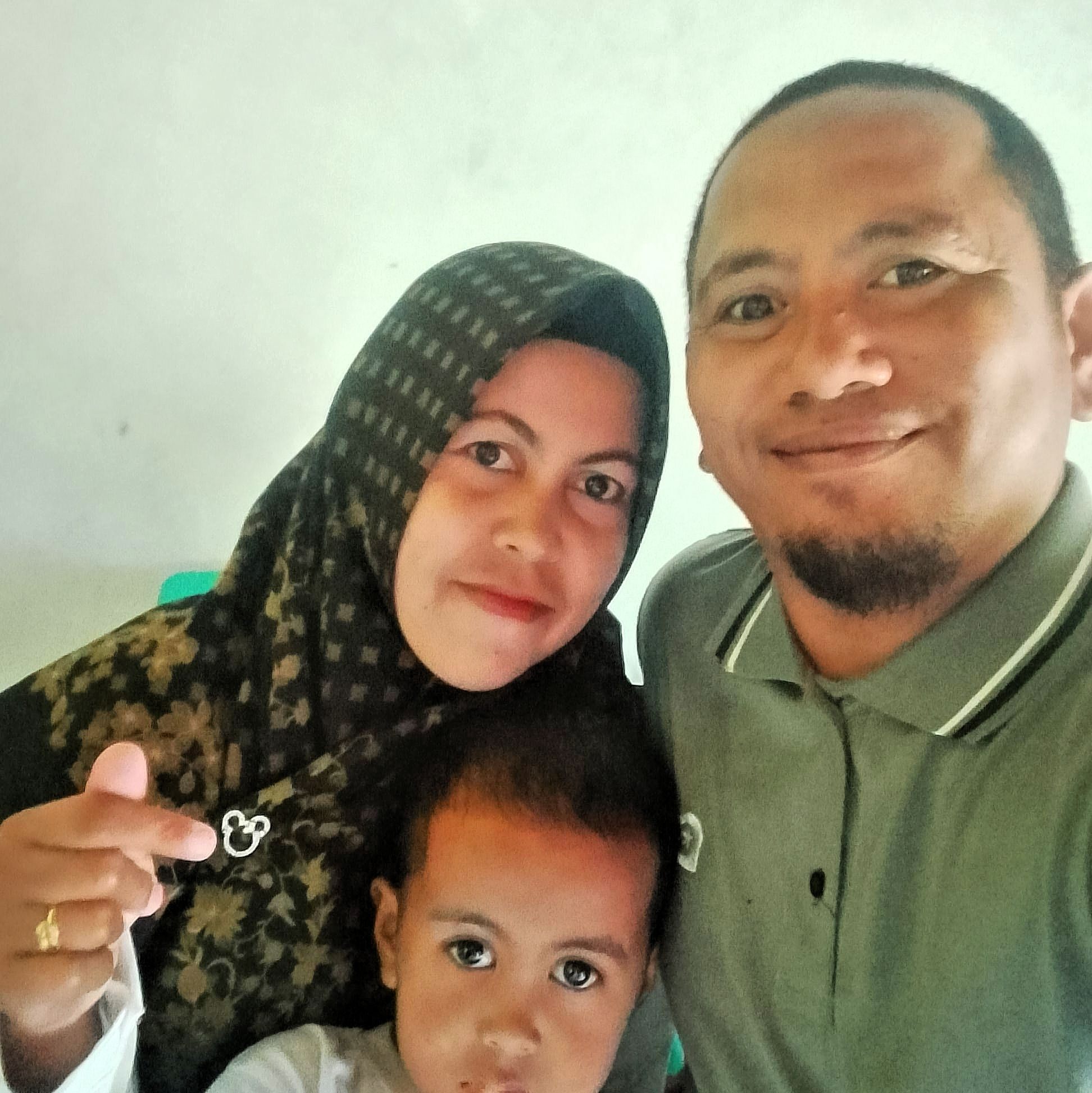 Proses pemangkasan cabang pohon kenari.. Salam satu #profesi #operator ...