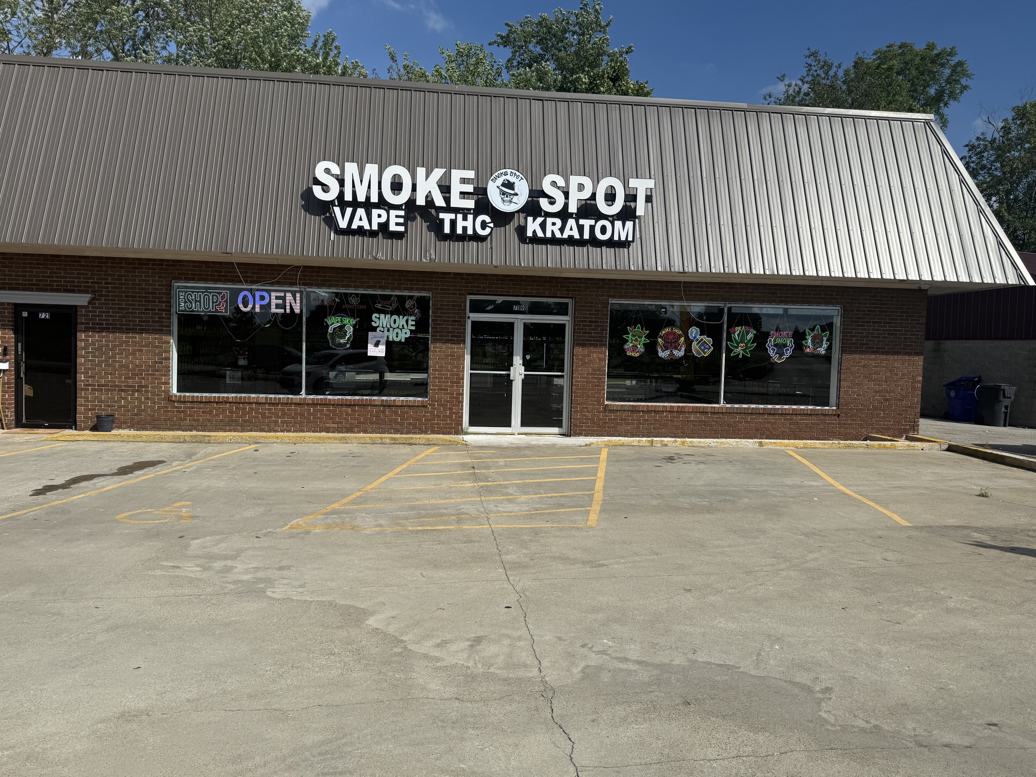 smoke spot vape Geek Bar Wild Berry Strength_20mg Flavors:Sour Mango Pineapple