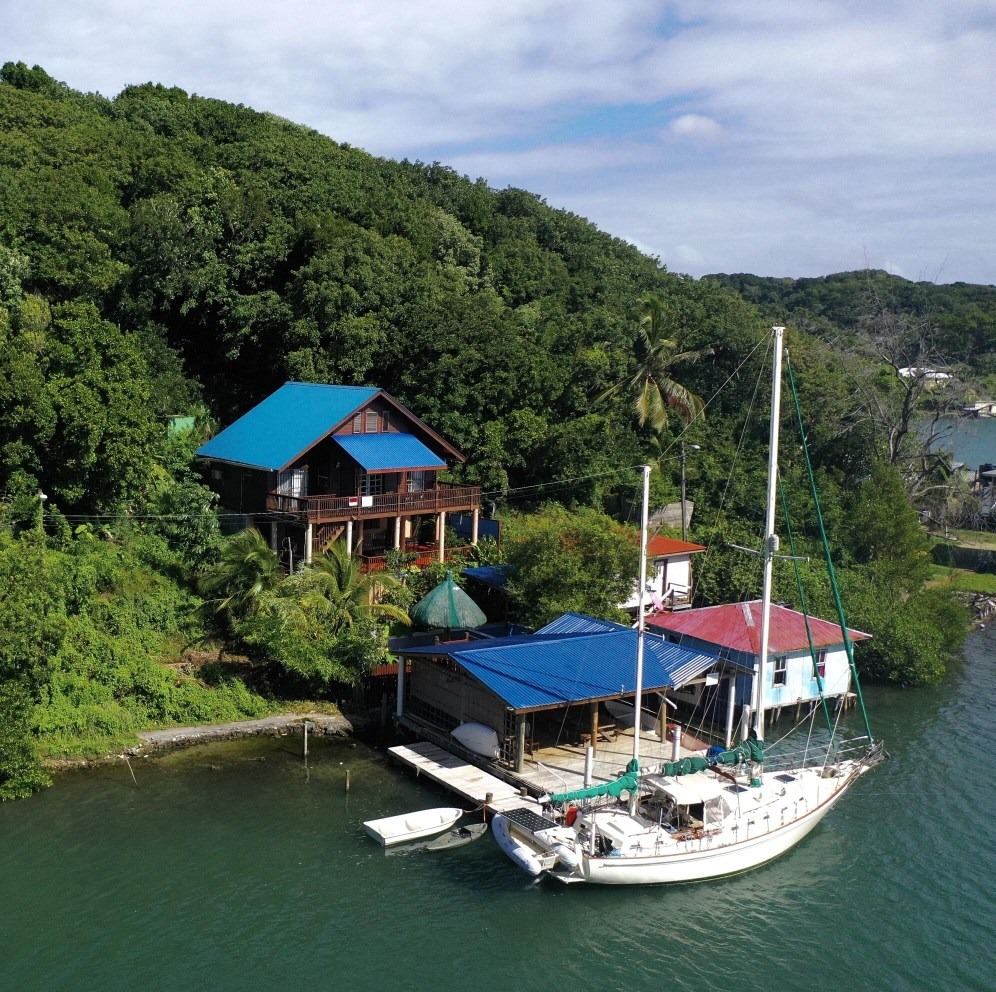 Caribbean Dream Waterfront Home in Roatan