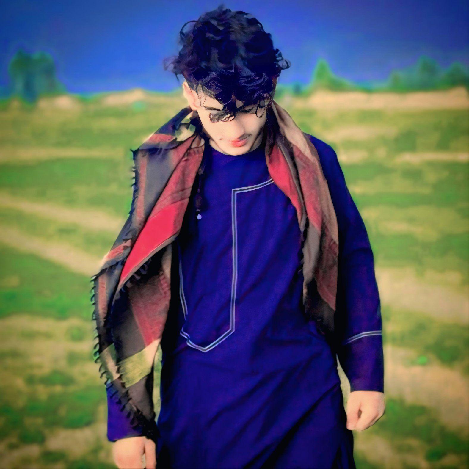 *زړونــه یـې وګــوره چـې تـور نـه وي د ڪـفـر پـه شــان* *مـخ تـه یـې ...