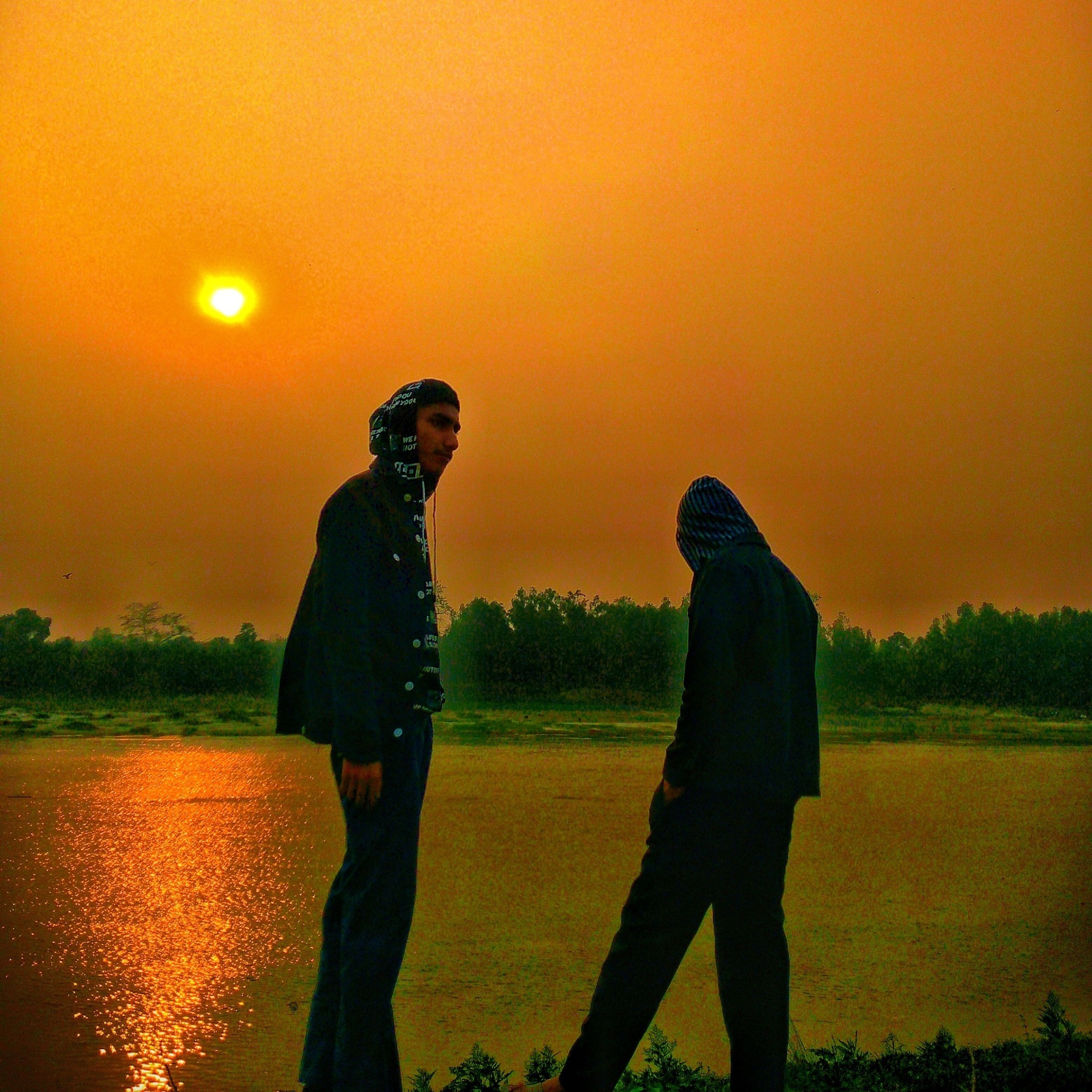 আমি জিতার জন্য মাঝে মধ্যে হাড়ি.. আর মানুষ চেনার জন্য মাঝে মধ্যে বোকা ...