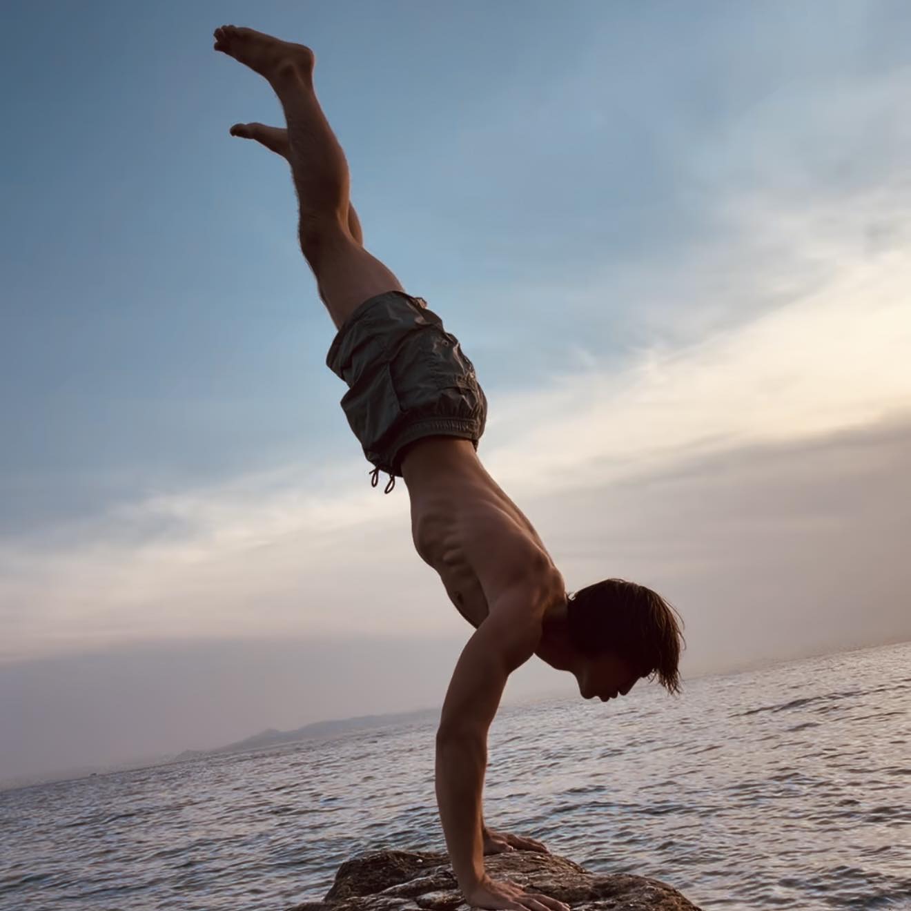 #handstand play | Rea Sand