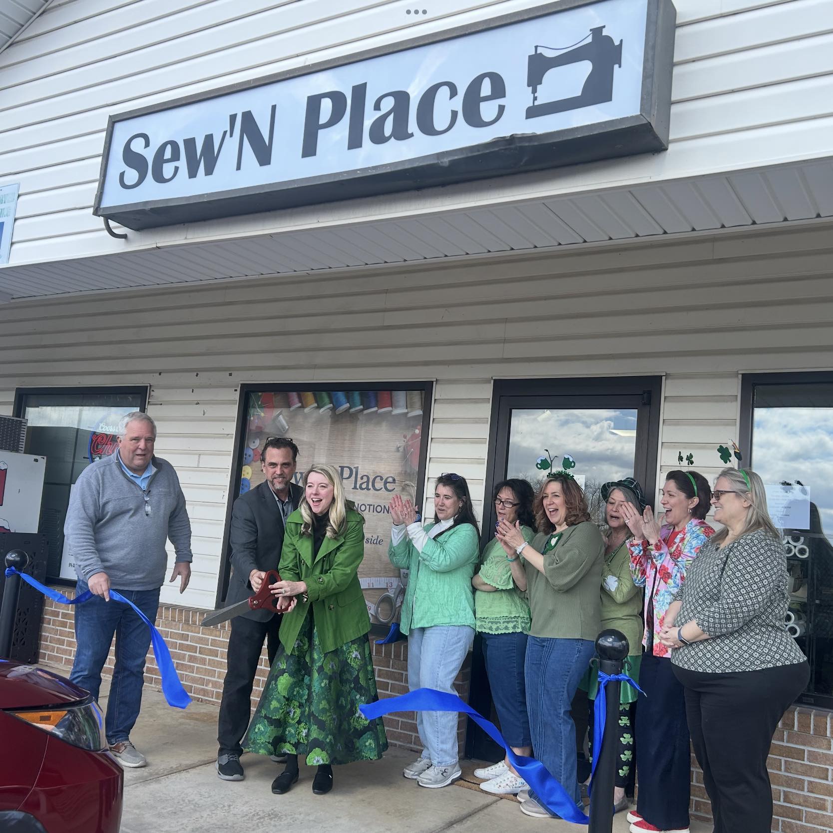 The Sew'n Place - Old Sewing Machine of the Week —... | Facebook