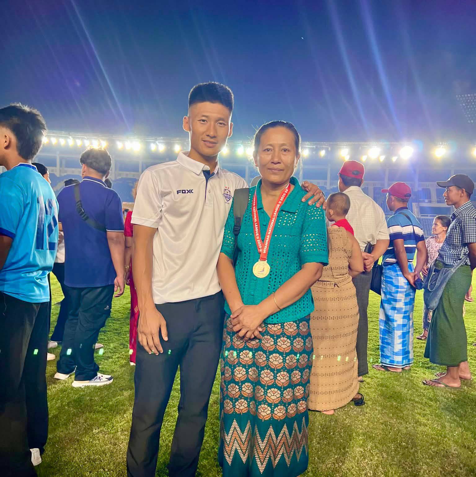 ပထမဆုံးရမှတ် စတင်ရရှိ ပြီးနောက် ချင်းလန်းအသင်းရဲ့ ကစားသမား Van Bawi ...