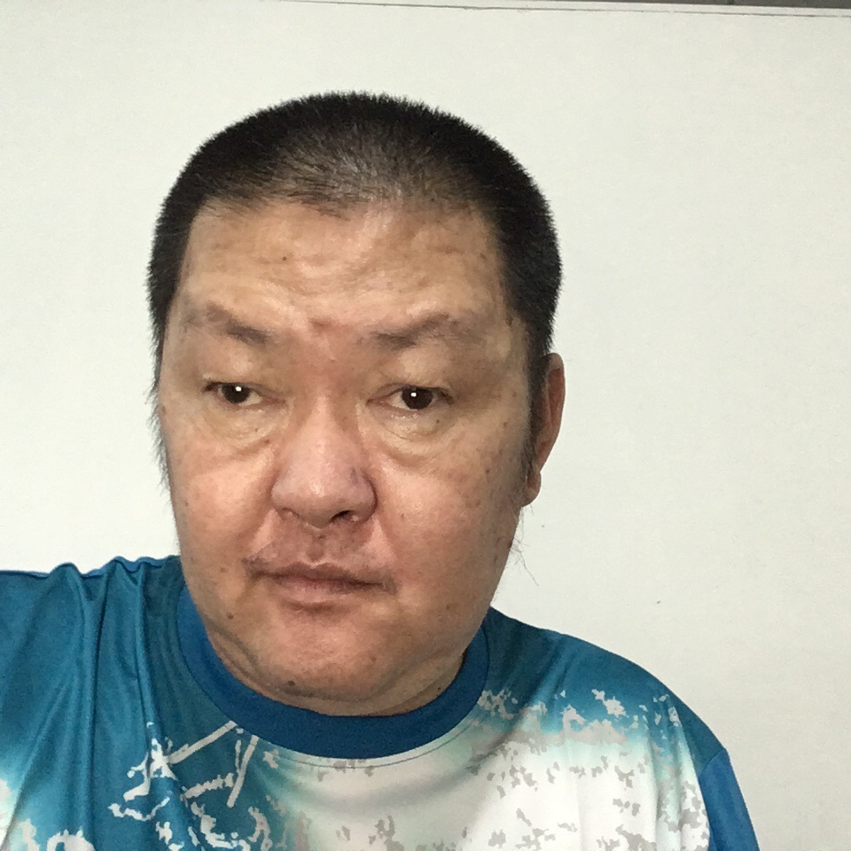在洗衣服工作的等一下再去睡覺了，都還沒吃飯，先睡飽再吃飯 | Mel Li Chen