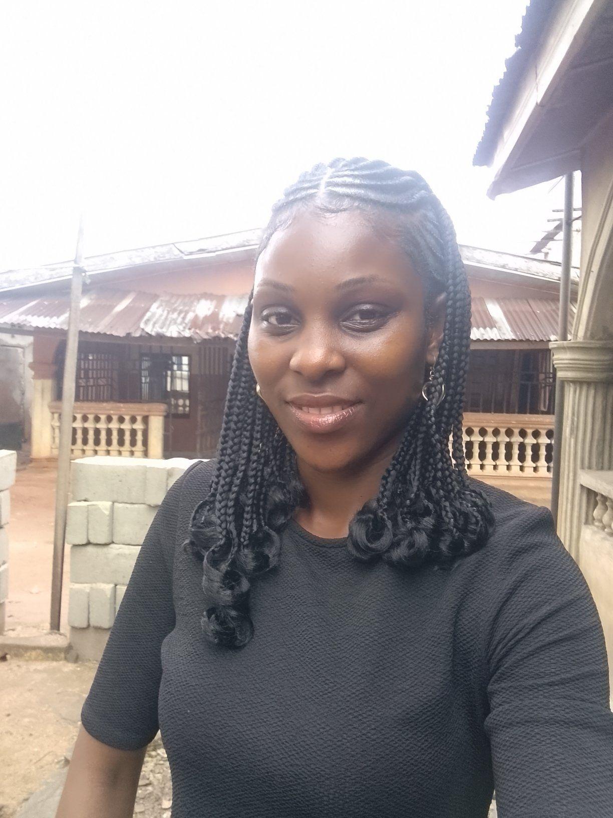 Trying to make her hair Omo is not easy oooooooo, but she must make the ...