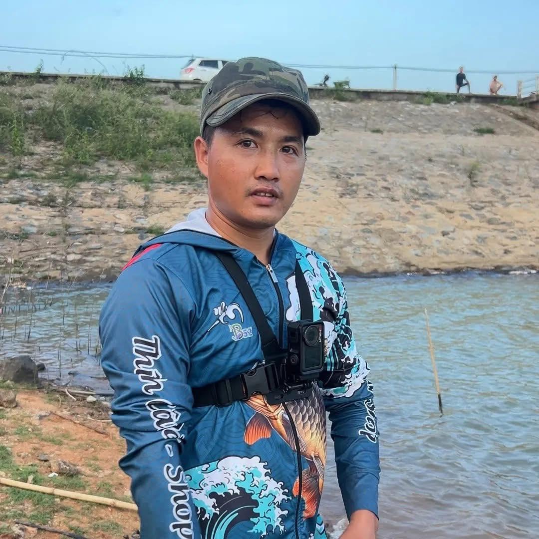 Đi rừng may dẫn chó Theo chứ không thì heo ăn lun rồi..rắn gì đây ...