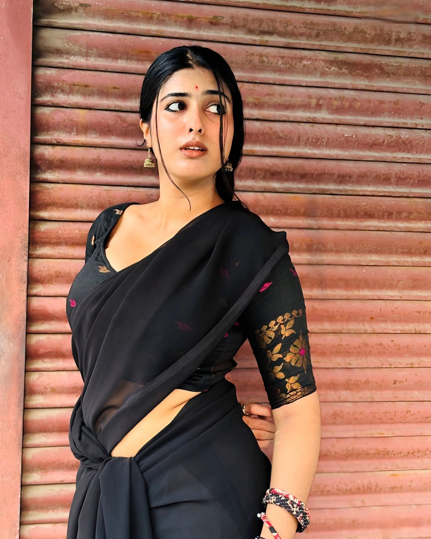 🖤 ️ #ForYou #RomanticBeauty... - Sanskari Housewifes | Facebook