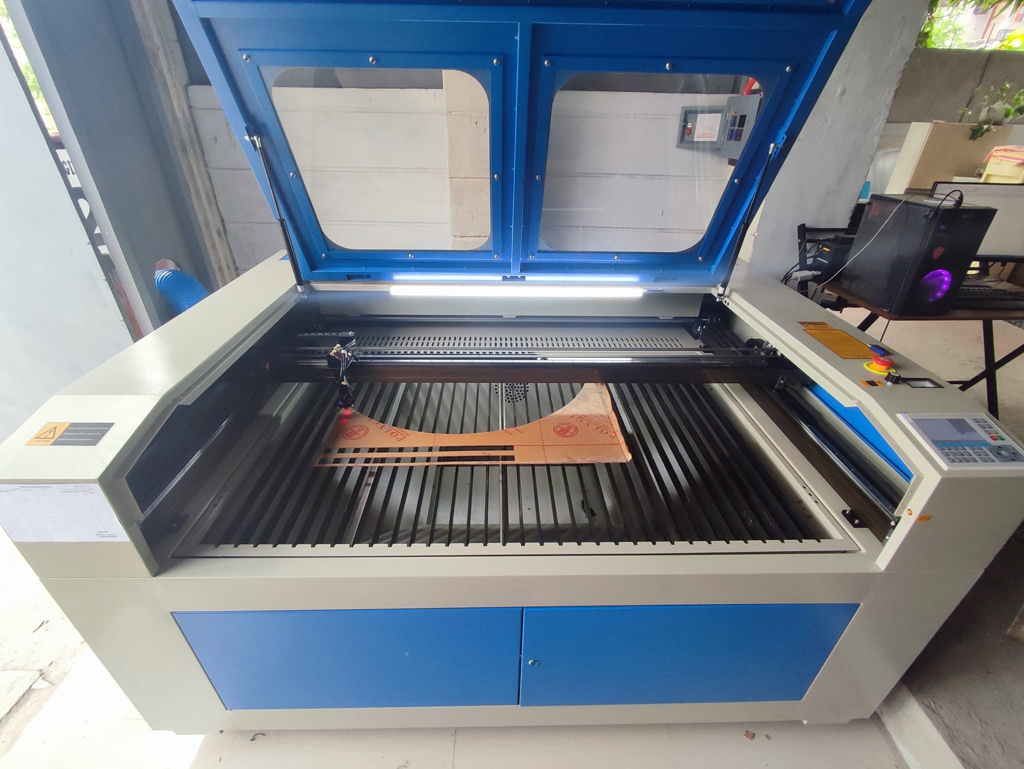 TARPAULIN AND LARGE FORMAT PRINTING | sa i3200 eco solvent sticker ...