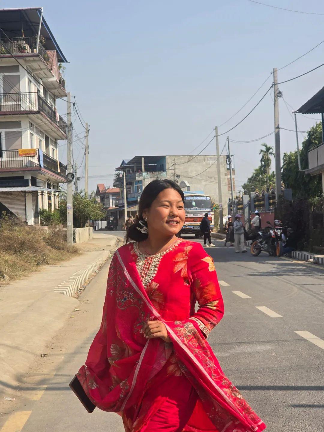 Maila Daju ko sasurali ghar puge pachhi feri ma aafnoi parama nachhdai ...
