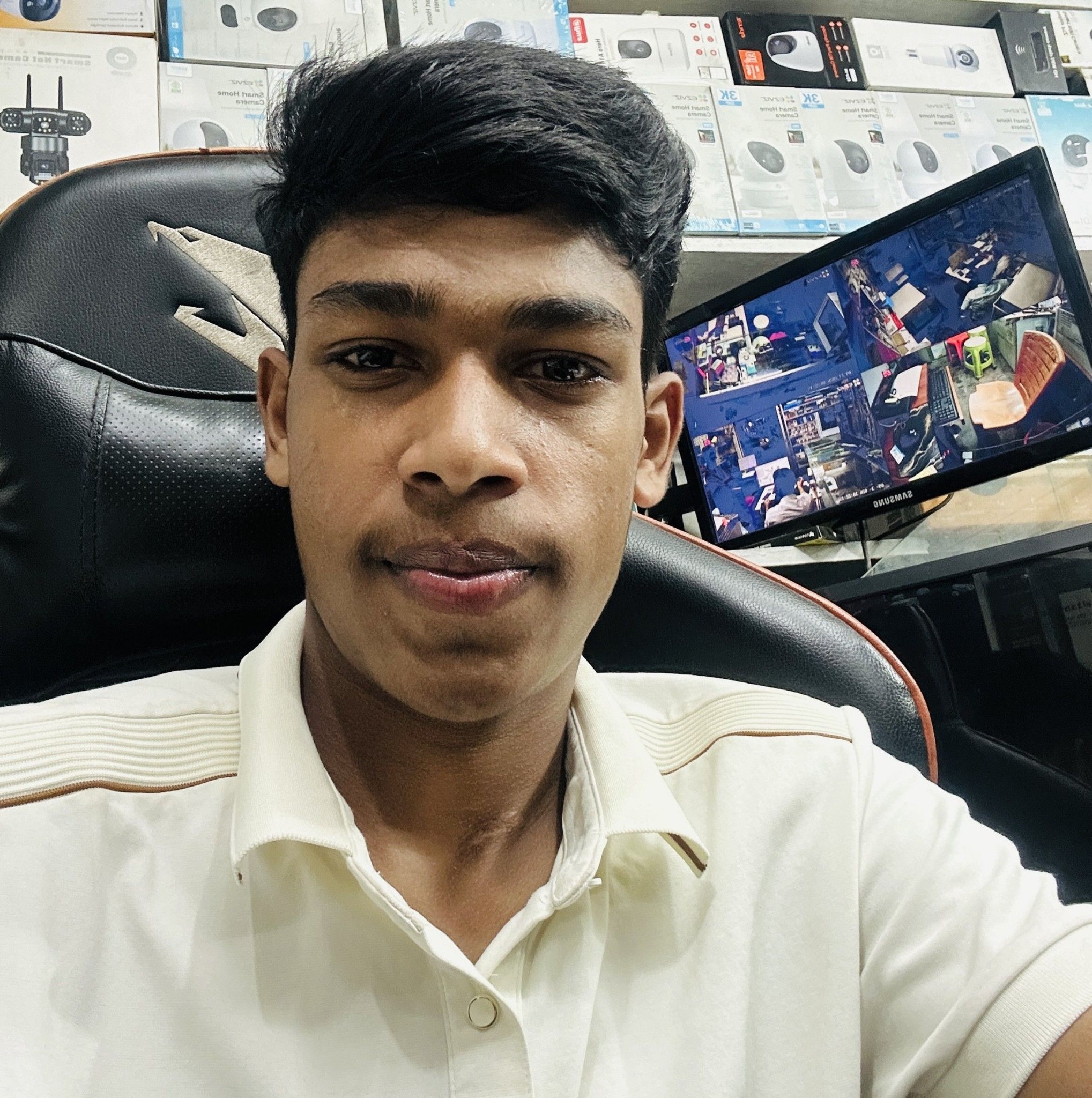 📸 Hikvision Smart Hybrid Light Camera 🔥 নিরাপত্তায় আরও এক ধাপ এগিয়ে ...