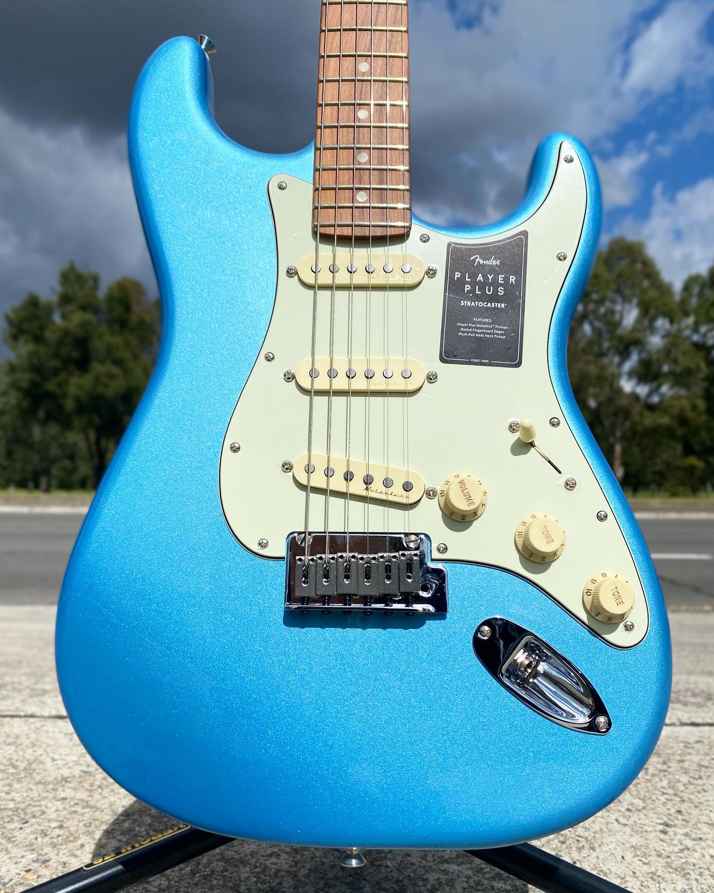 Fender フェンダー　Player Spark Opal Plus