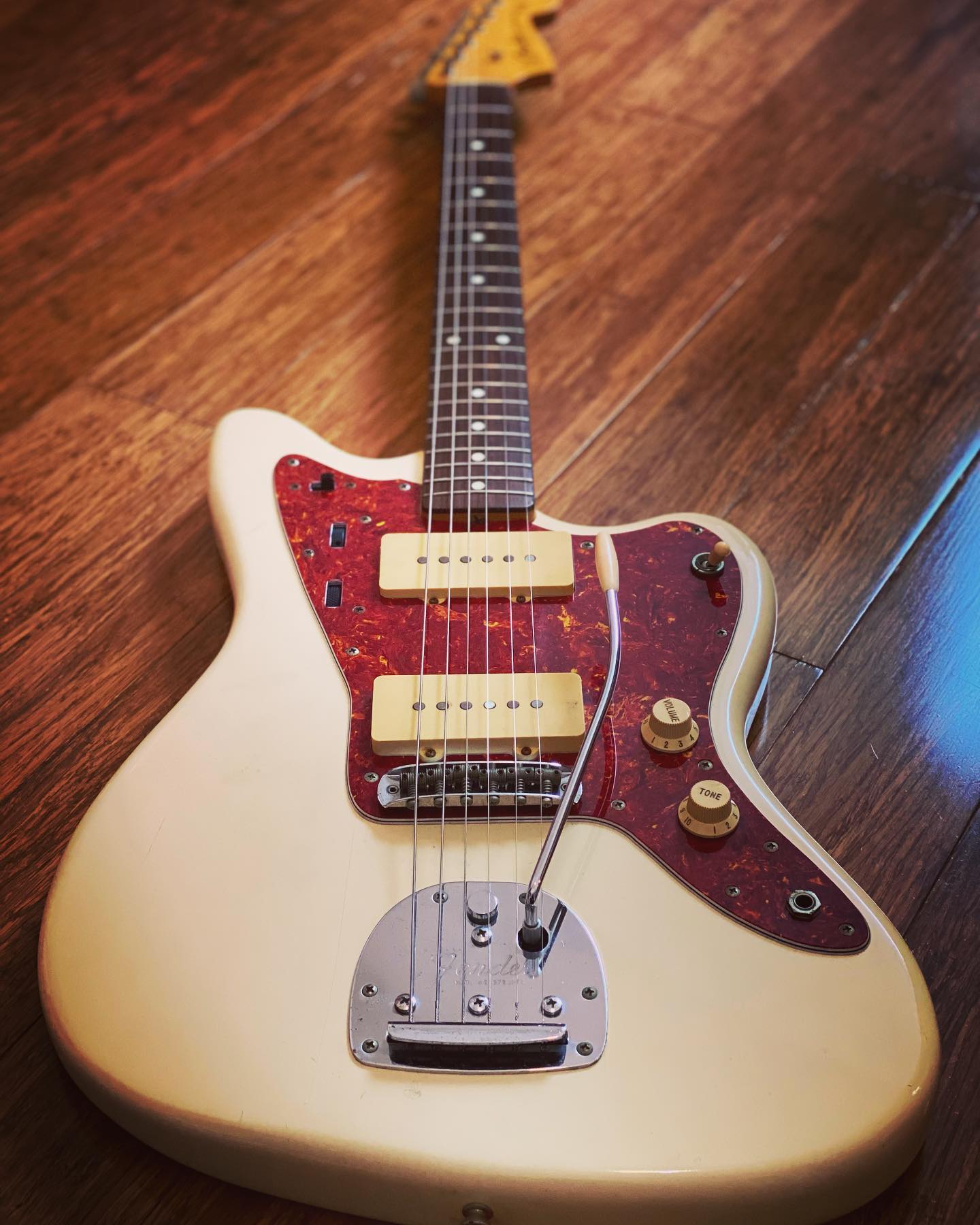 This really cool old 1989 Fender Japan Jazzmaster just came in