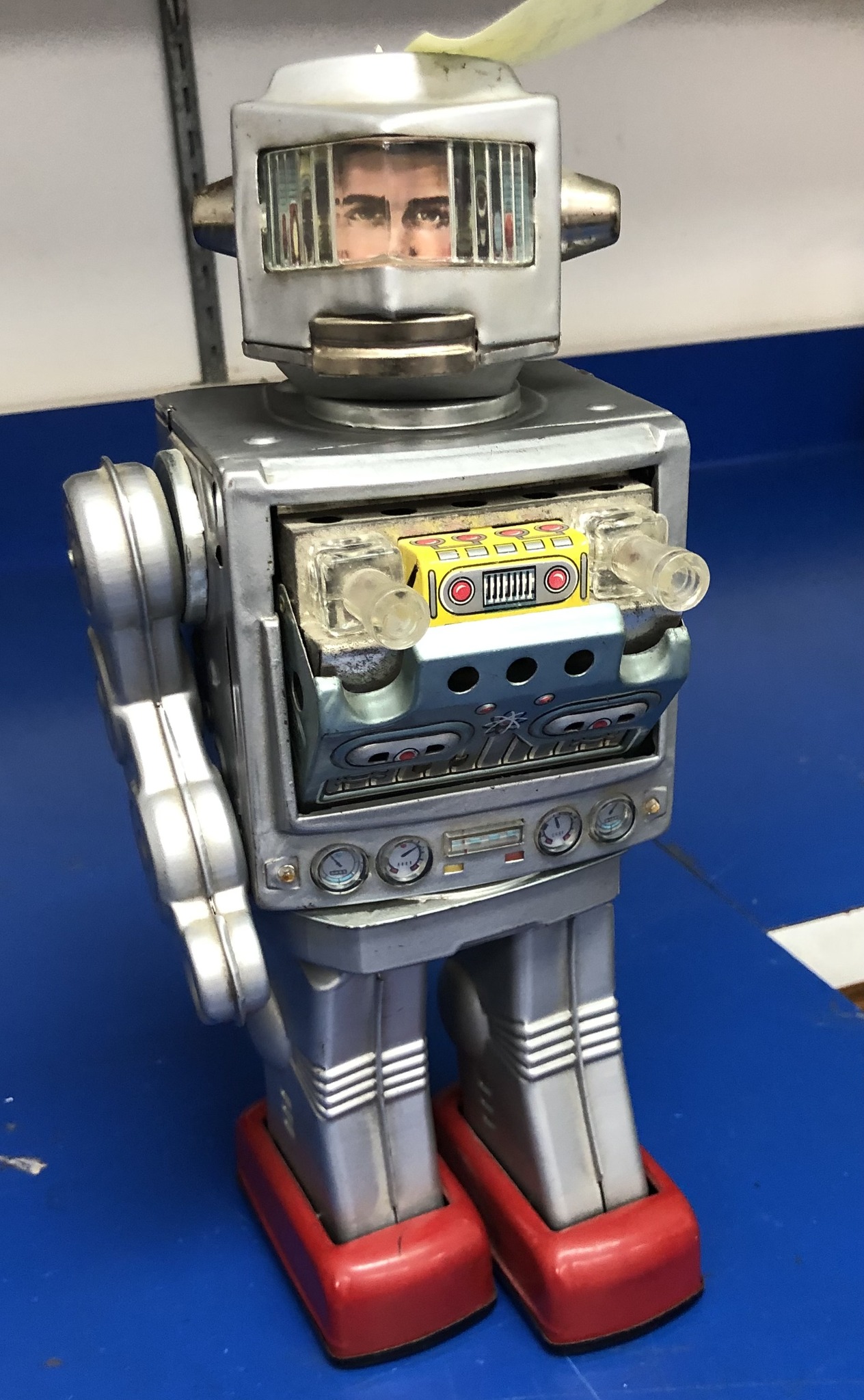 Fighting Space Man Battery Operated Robot N Mint Boxed Works. Here