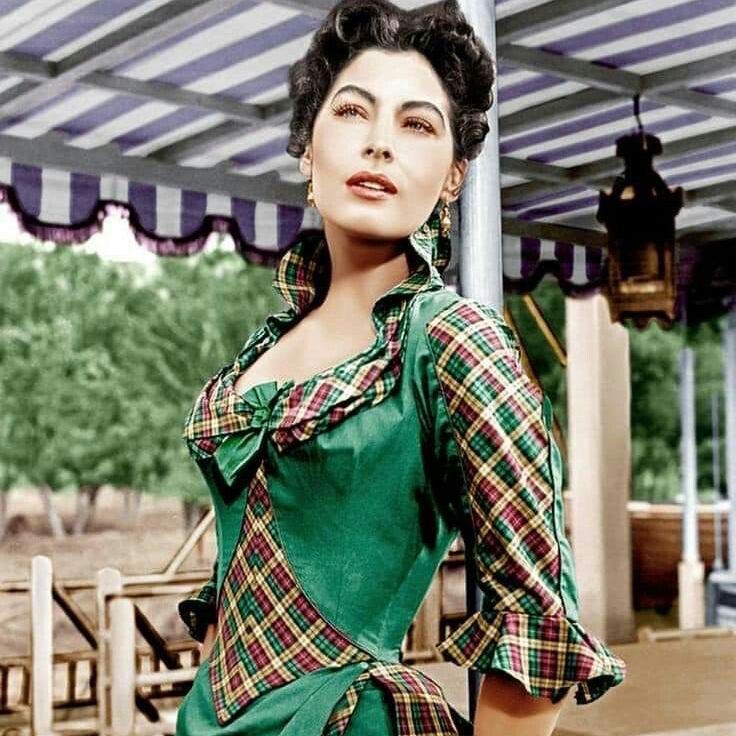 ava gardner green dress Happy National Tartan Day! could make any pattern look good, but she looked especially great in plaid! 😍 high school ava gardner