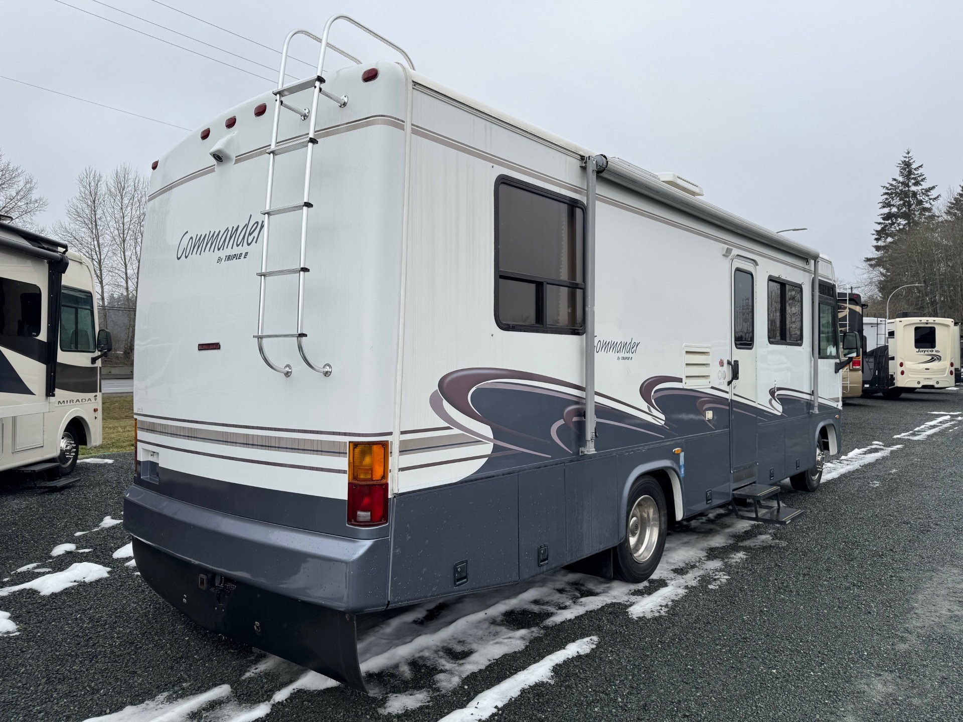 2000 Triple E Commander 2901 - RVs & Campers - Nanaimo, British ...
