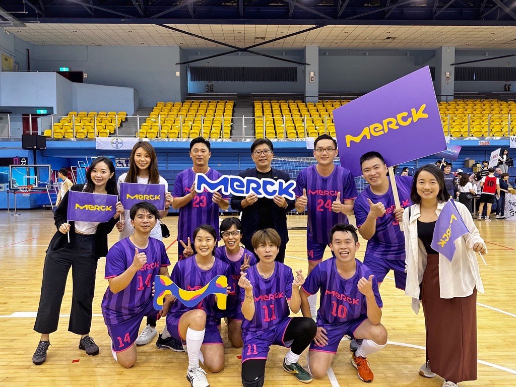 MERCK Taiwan - 【默克活動】慈善足球友誼賽⚽，攜手員工透過行動為社會盡一份力💛 默克很榮幸的能參與...