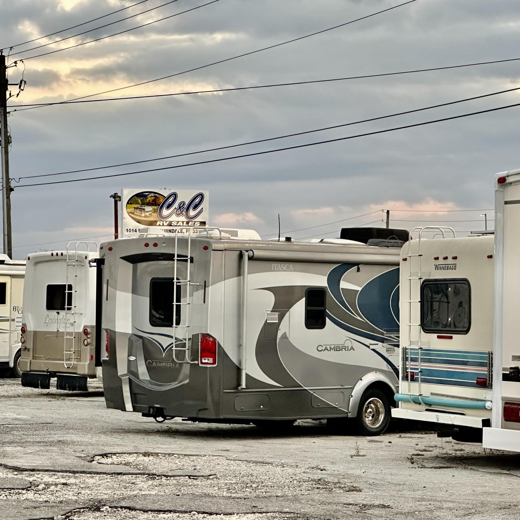 ((Update sold to Ohio)) 2001 Tiffin Allegro Bay 36DB This unit is fully ...