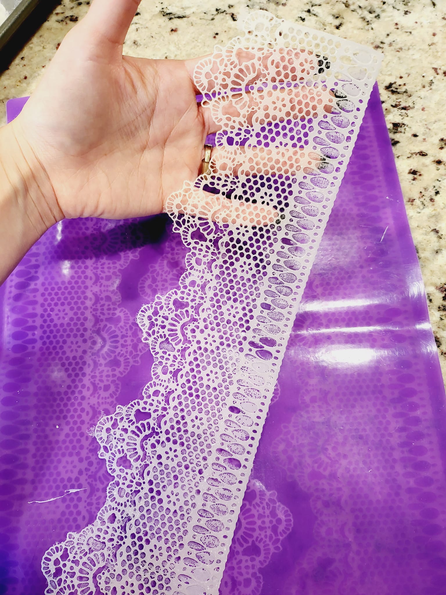 Decorating with sugar lace the night before delivery?
