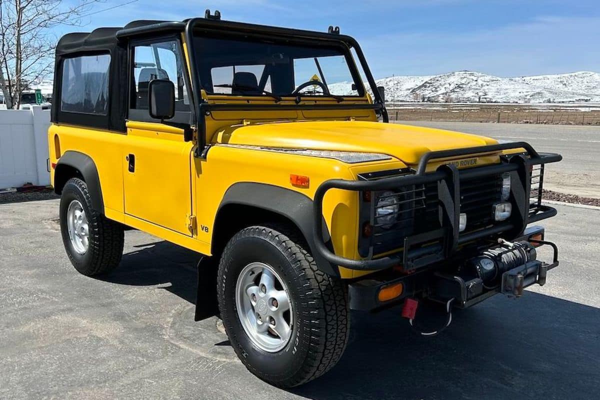 Marqued - Few vehicles have the off-road cachet of the Land Rover ...