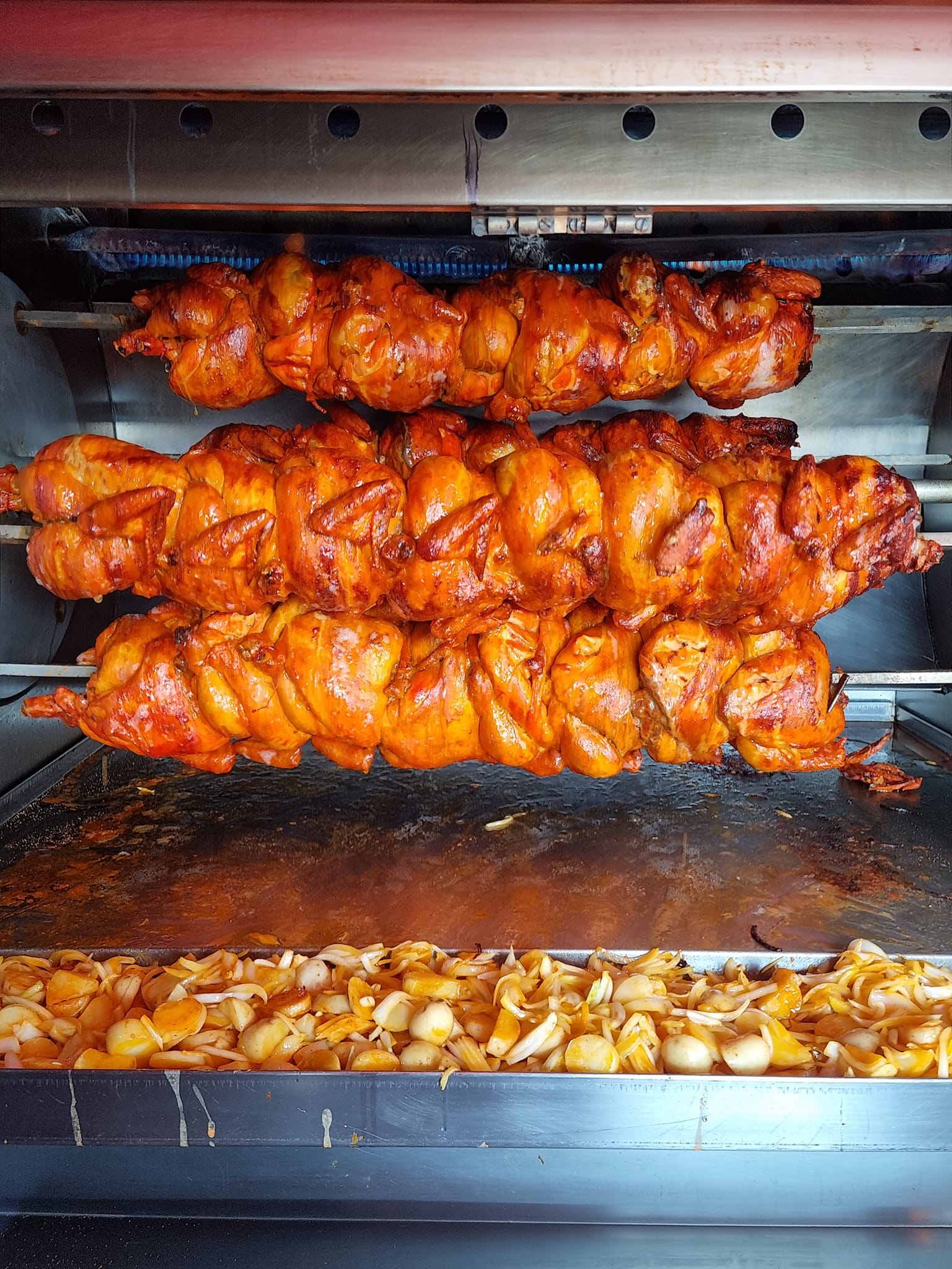 El - Prueba nuestro deliciosos pollos rostizados , recuerda que ...