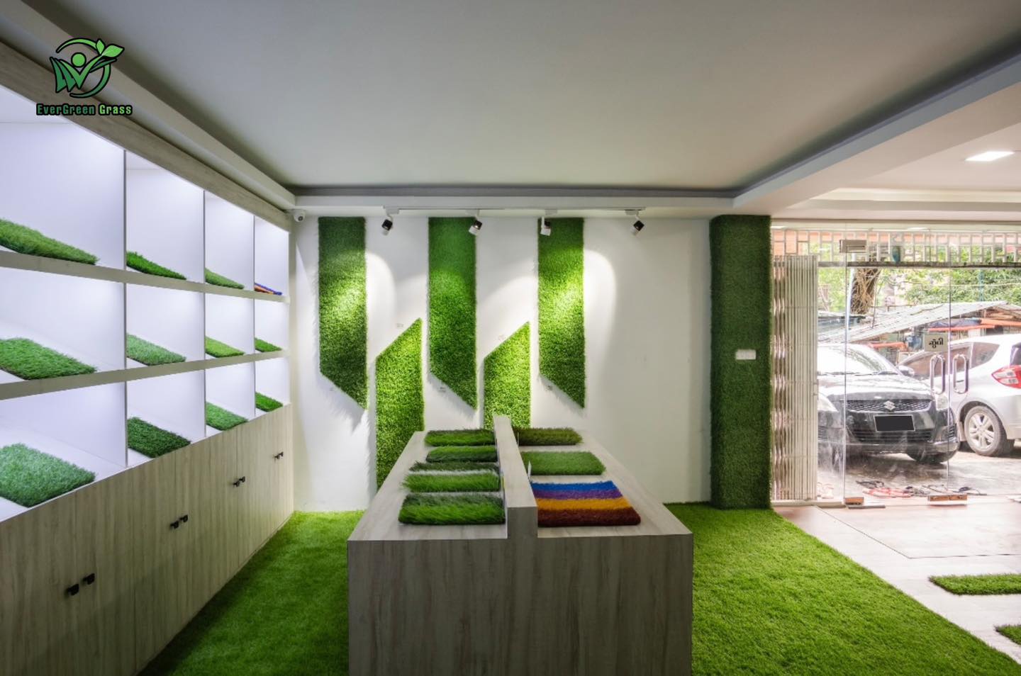 EverGreen - Artificial Grass ကိုစတင်တည်ထွင်ခဲ့သူတွေကတော့ James M.Faria ...