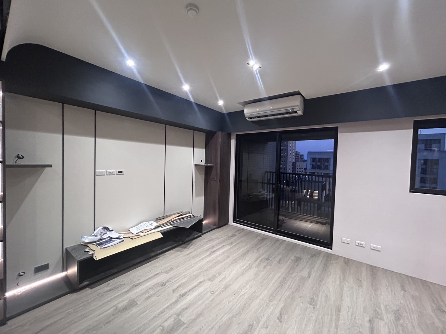 案場:#永信謙樂 安裝品牌: #日立變頻冷氣 - 因應建案室外機空間需求... - 星鋐空調－商用空調家用冷氣設計規劃 | Facebook
