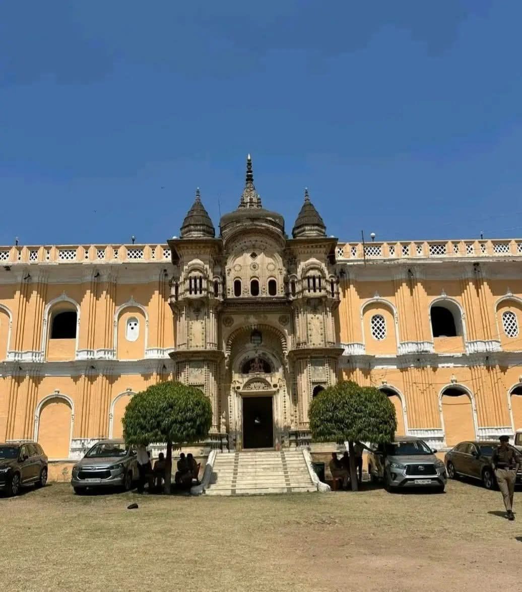 INDIA Travel Tourism🇮🇳 | Samthar Rajmahal of the Khatana dynasty of ...