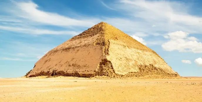 Egypt Travels Guide - La Pirámide Acodada, también llamada Pirámide ...