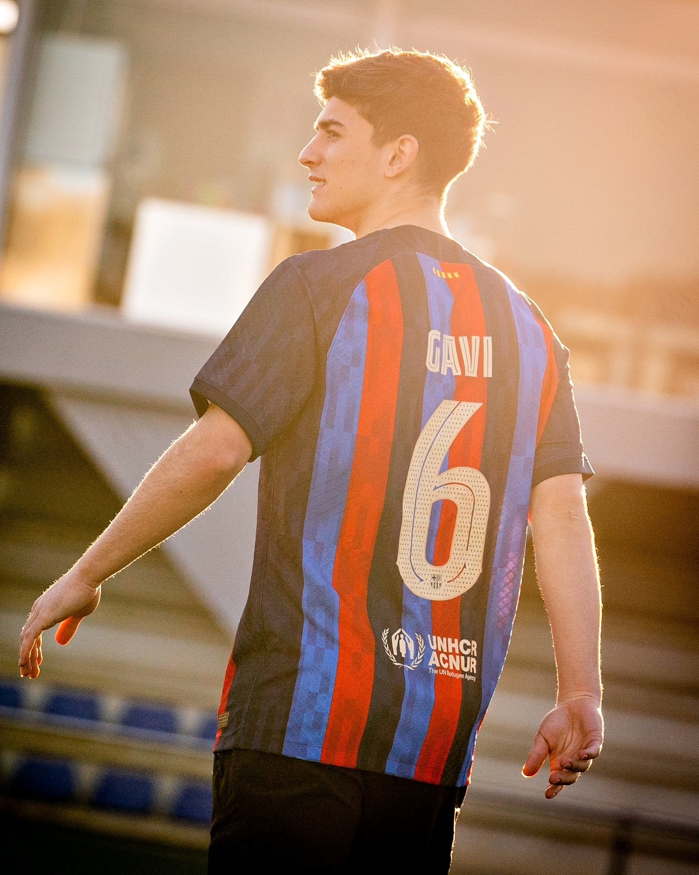 fc barcelone player with jersey number 6