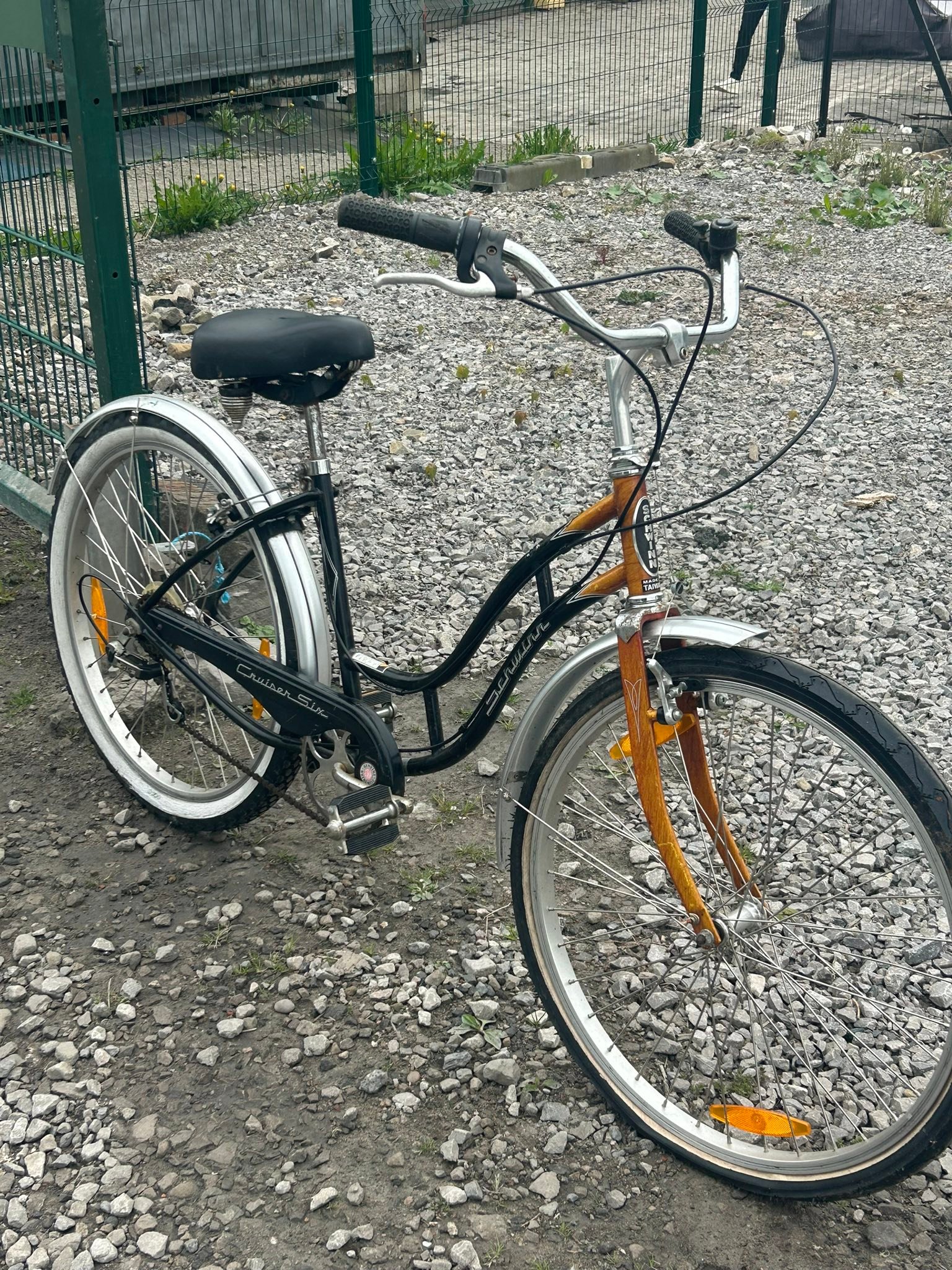 schwinn cruiser six bicycle Baywood 1 Deluxe 26" Bike Teal Grab your shades and ride in style with the Baywood 1 Deluxe cruiser bike by Schwinn For sale.!!! Schwinn cruiser six