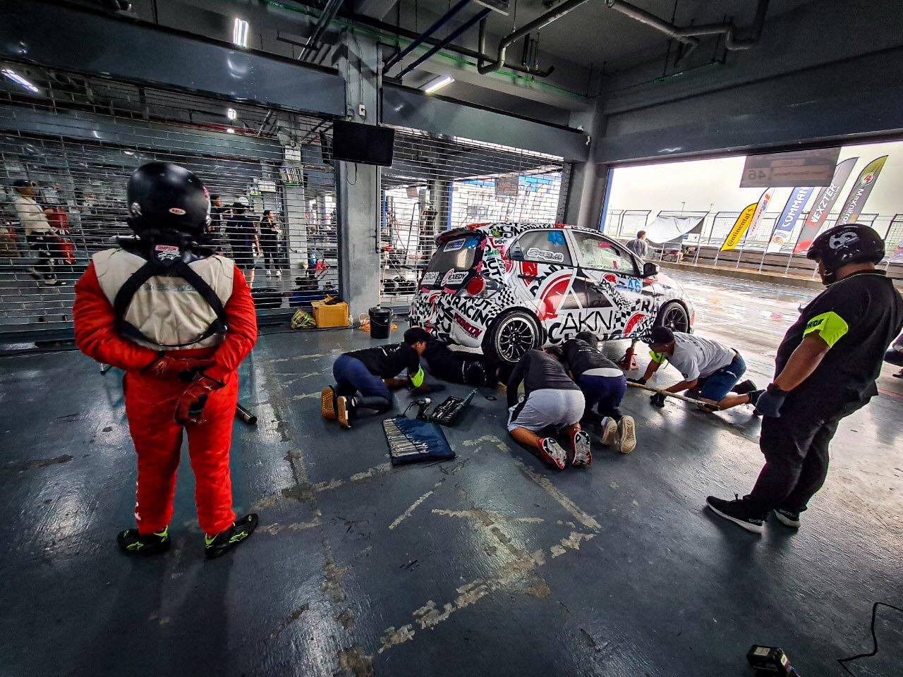 เชื่อหรือไม่ ทีมผมไม่มีช่างเซอร์วิส ?... - Team Donut Racing | Facebook